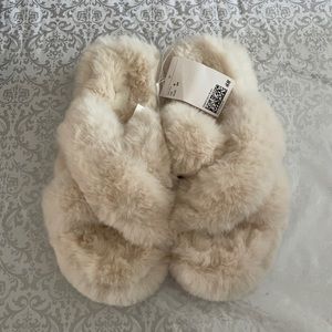 H&M NWT fuzzy slippers